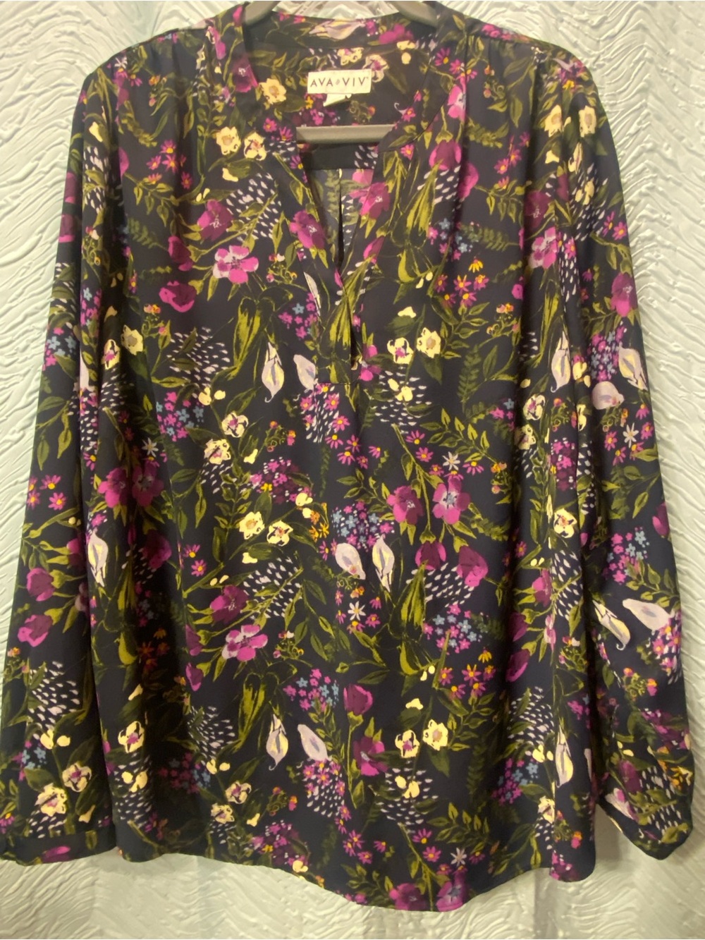 Ava & Viv Beautiful Ladies Floral Blouse. Casual or Classic your choice.